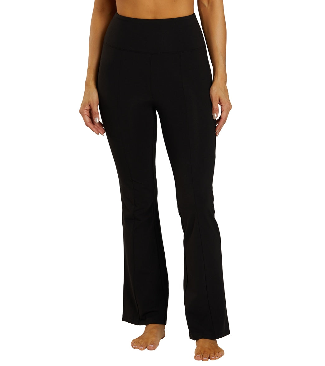 lilac sports bra styled with coordinating 9 to 5 pant